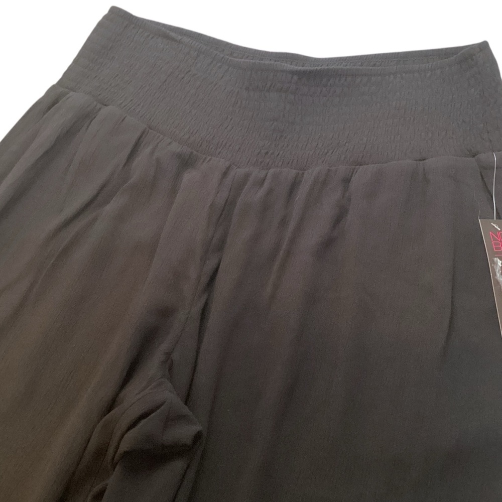 NWT No Boundaries Juniors Black Crepe Smocked Waist Wide Leg Pull On Pants Large - Picture 4 of 11